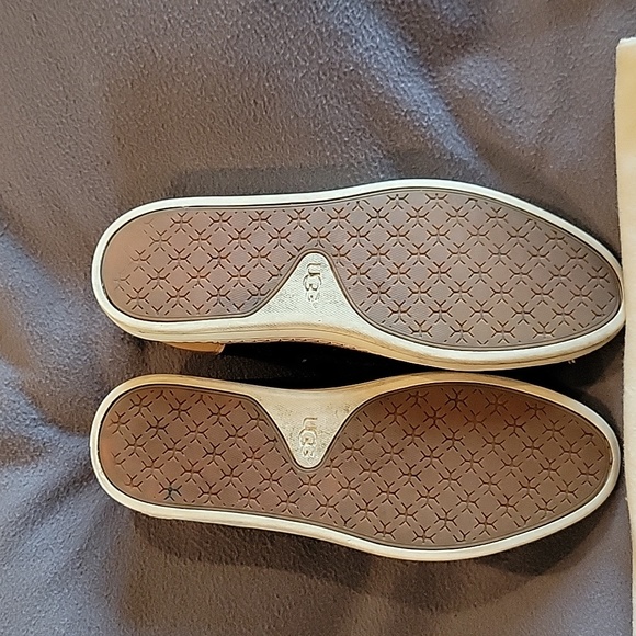 Ugg size 8.5 Loafer shoe in black and tan women's - Picture 4 of 8